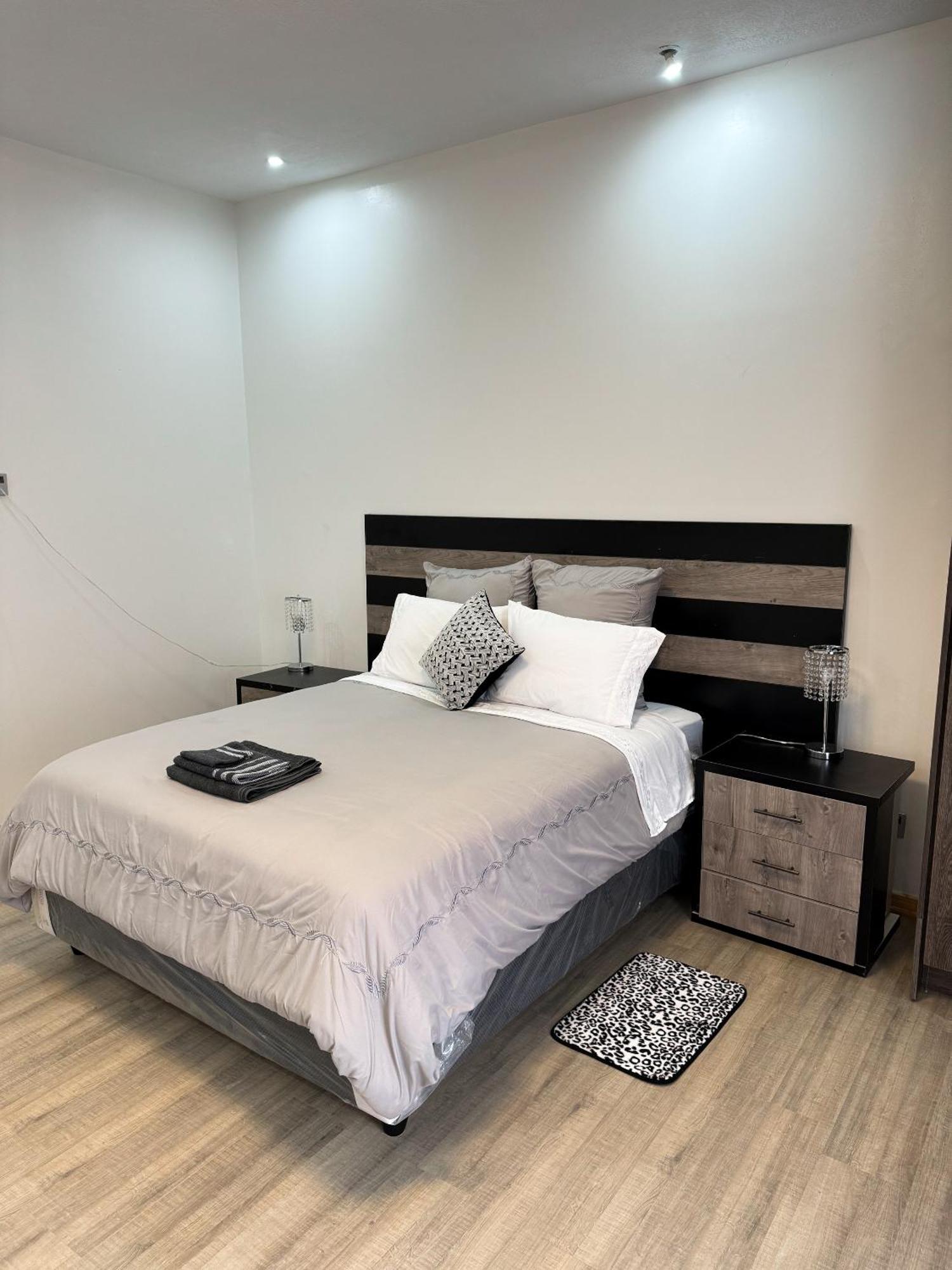 Holiday Villa 哈拉雷 外观 照片