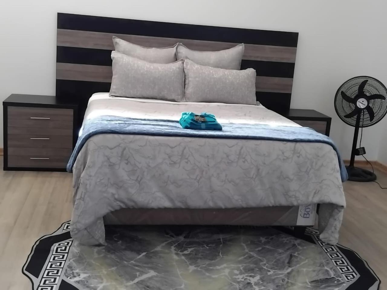 Holiday Villa 哈拉雷 外观 照片
