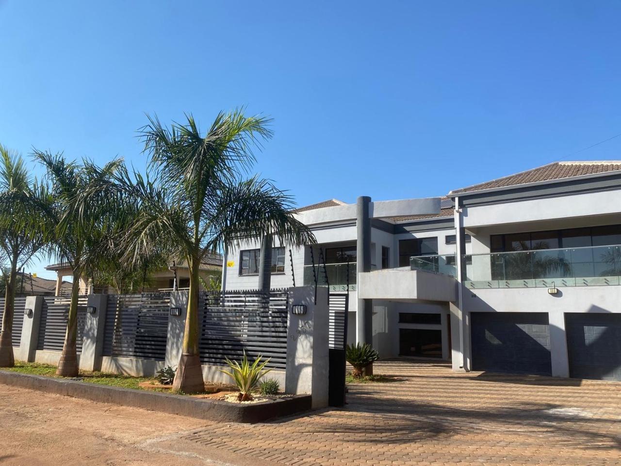 Holiday Villa 哈拉雷 外观 照片