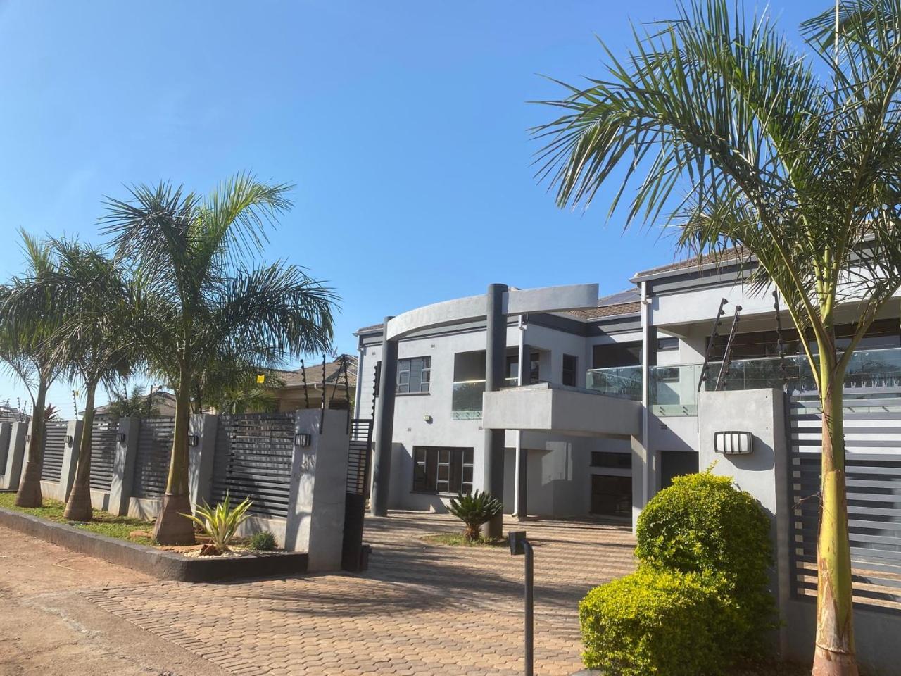 Holiday Villa 哈拉雷 外观 照片